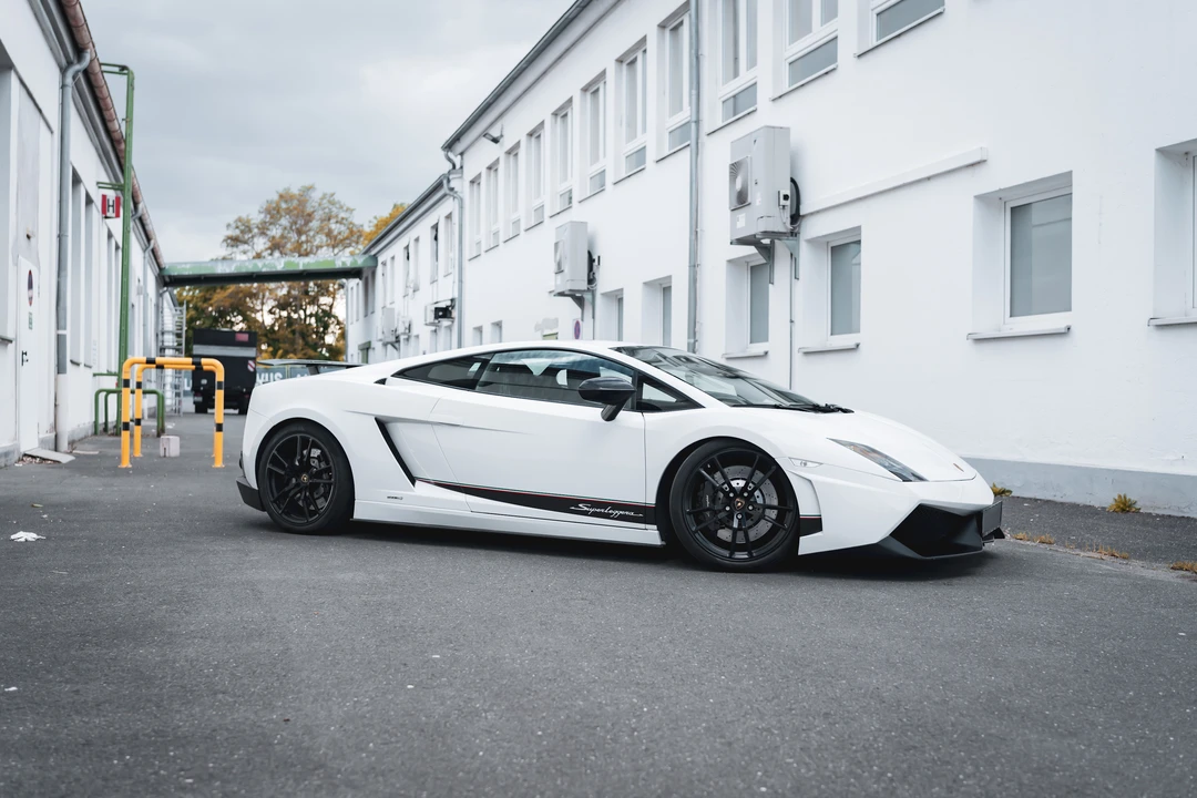 2011 Lamborghini Gallardo LP570-4 Superleggera - Image 15 of 31