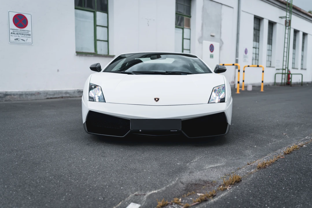 2011 Lamborghini Gallardo LP570-4 Superleggera - Image 2 of 31