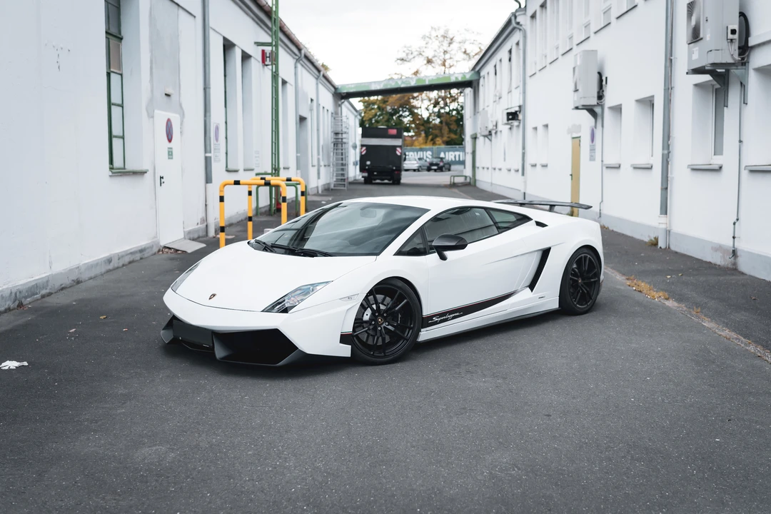 2011 Lamborghini Gallardo LP570-4 Superleggera - Image 9 of 31