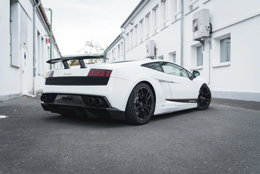 2011 Lamborghini Gallardo LP570-4 Superleggera - Image 21 of 31