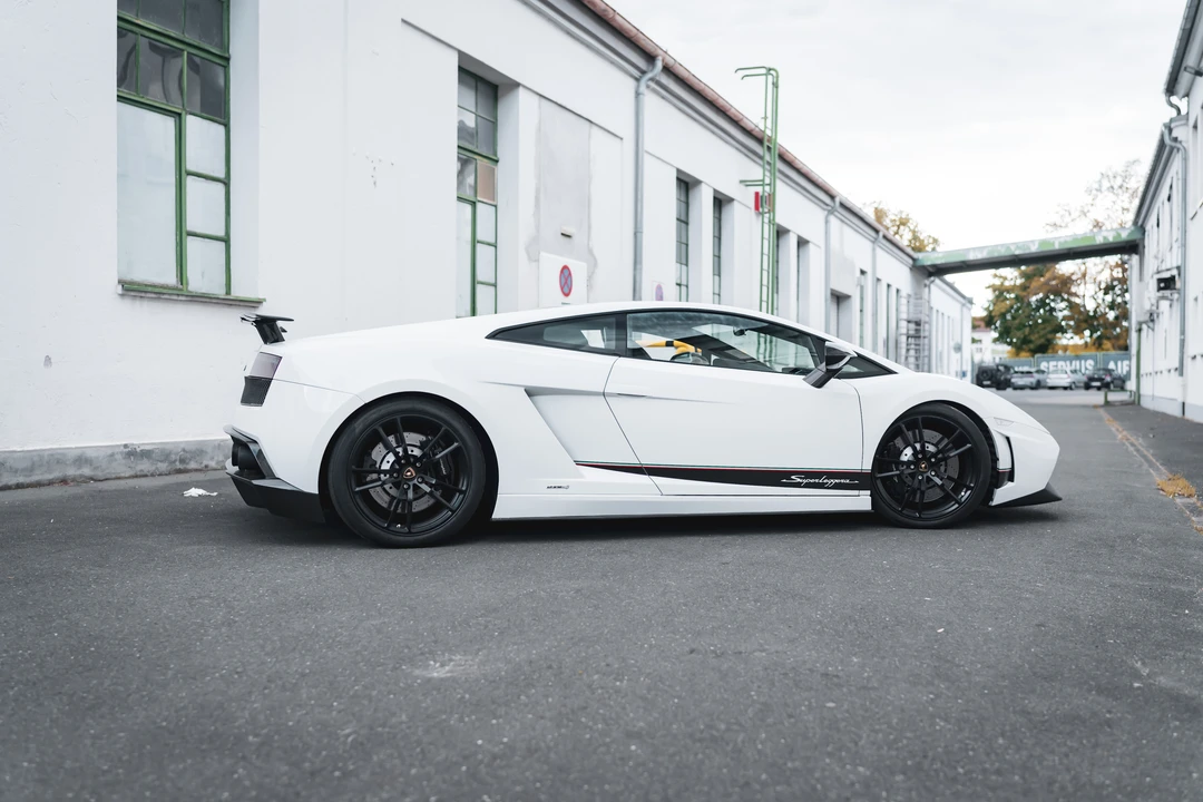 2011 Lamborghini Gallardo LP570-4 Superleggera - Image 4 of 31