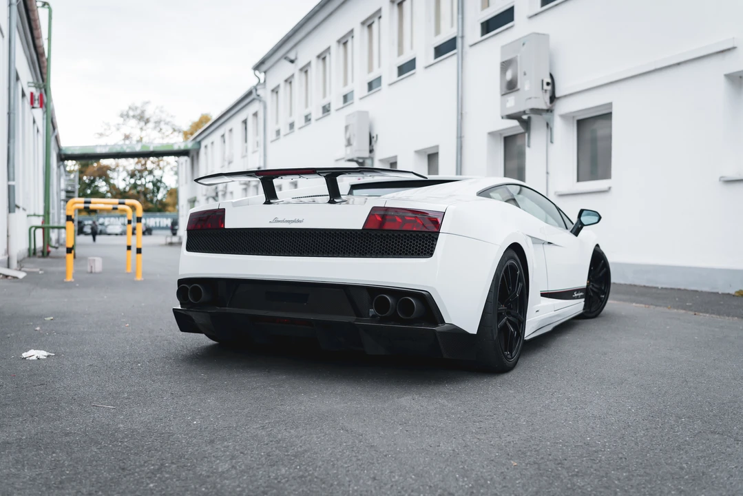 2011 Lamborghini Gallardo LP570-4 Superleggera - Image 5 of 31