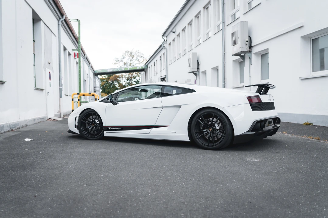 2011 Lamborghini Gallardo LP570-4 Superleggera - Image 25 of 31