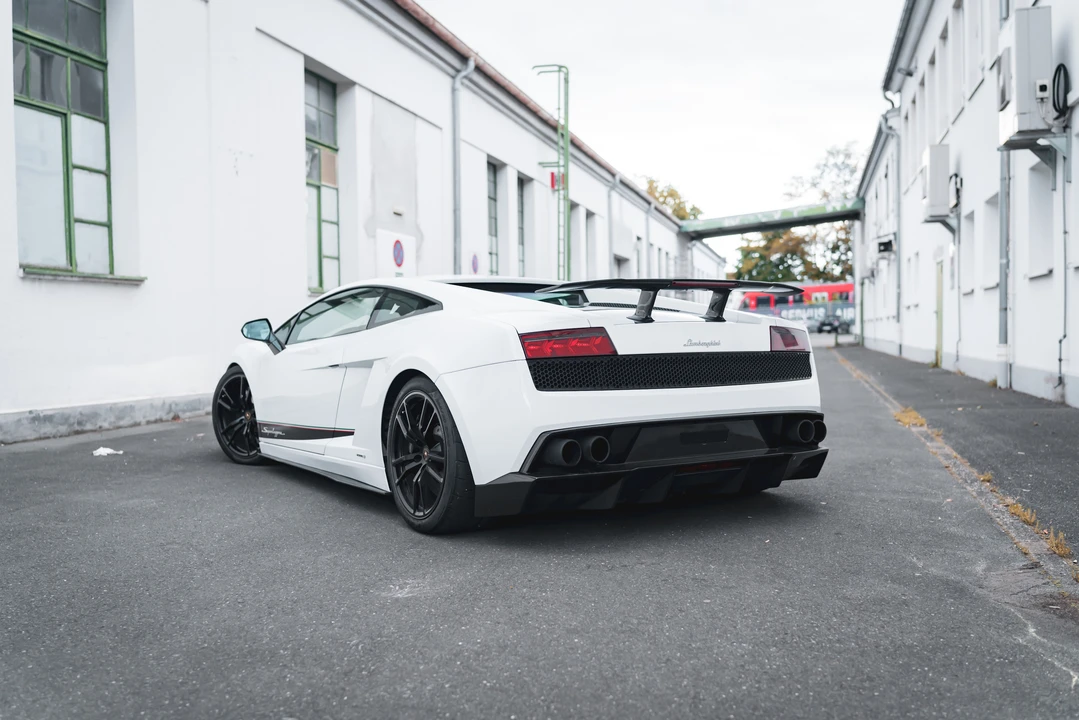 2011 Lamborghini Gallardo LP570-4 Superleggera - Image 26 of 31