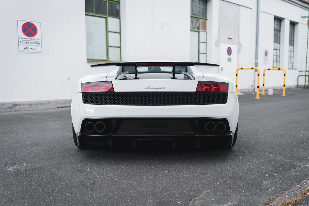 2011 Lamborghini Gallardo LP570-4 Superleggera - Image 6 of 31