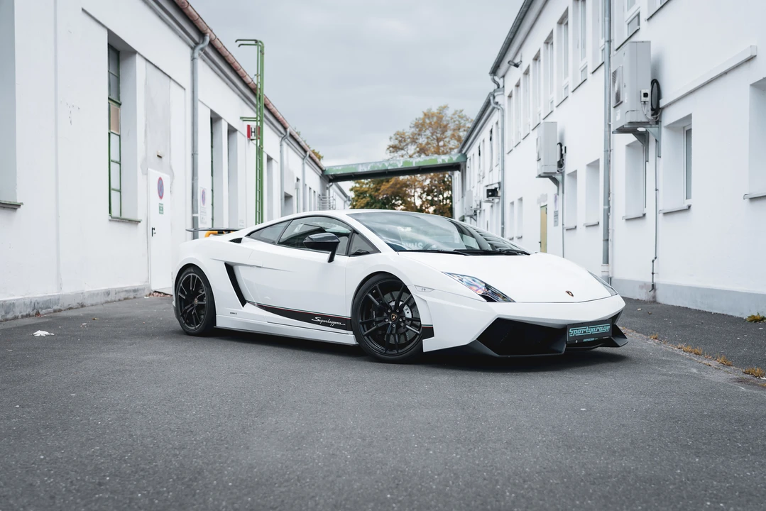 2011 Lamborghini Gallardo LP570-4 Superleggera - Image 28 of 31