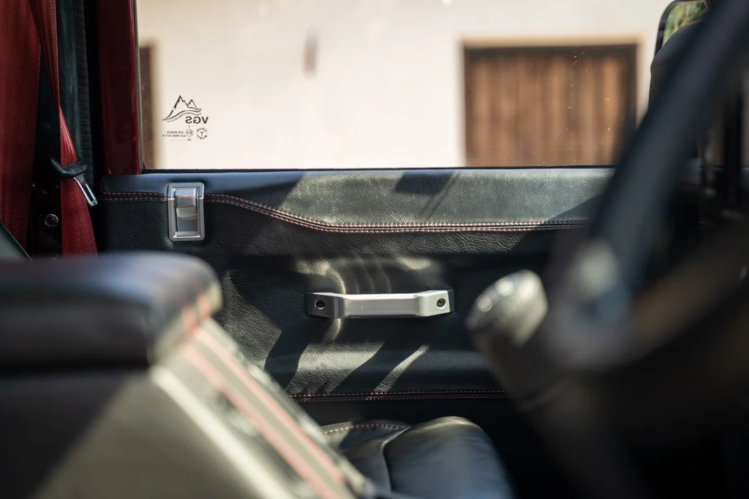 2011 Land Rover Defender - Image 17 of 30