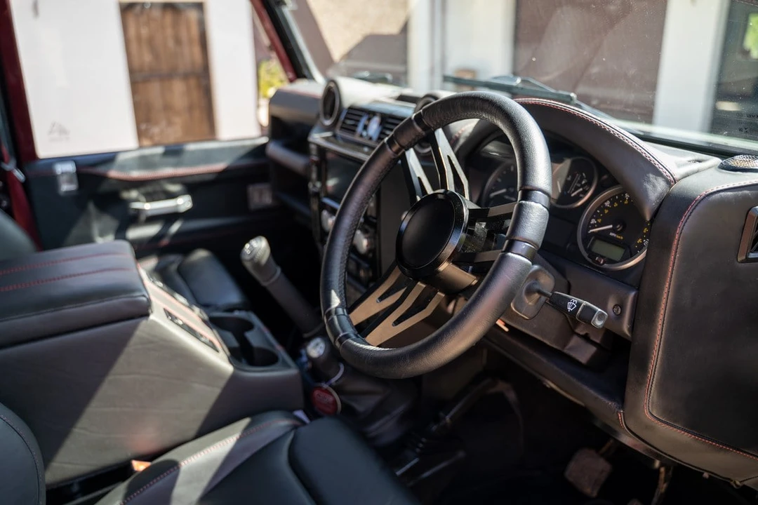 2011 Land Rover Defender - Image 15 of 30