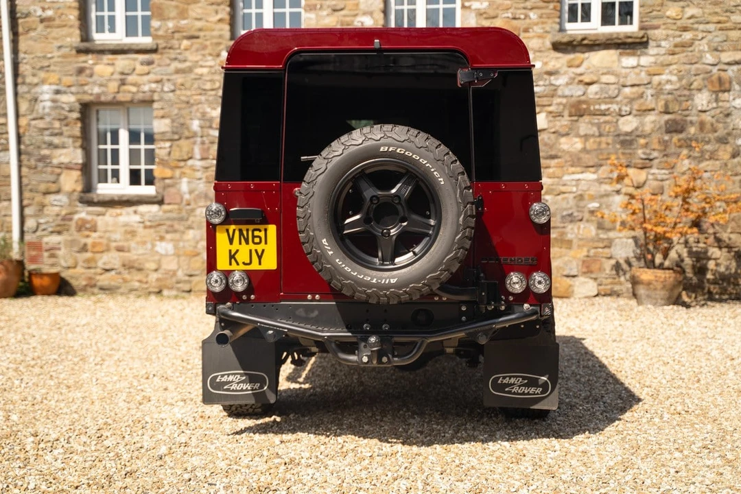 2011 Land Rover Defender - Image 6 of 30