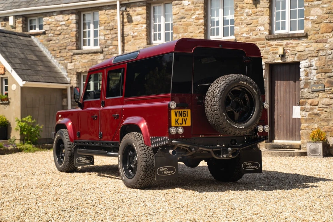 2011 Land Rover Defender - Image 7 of 30