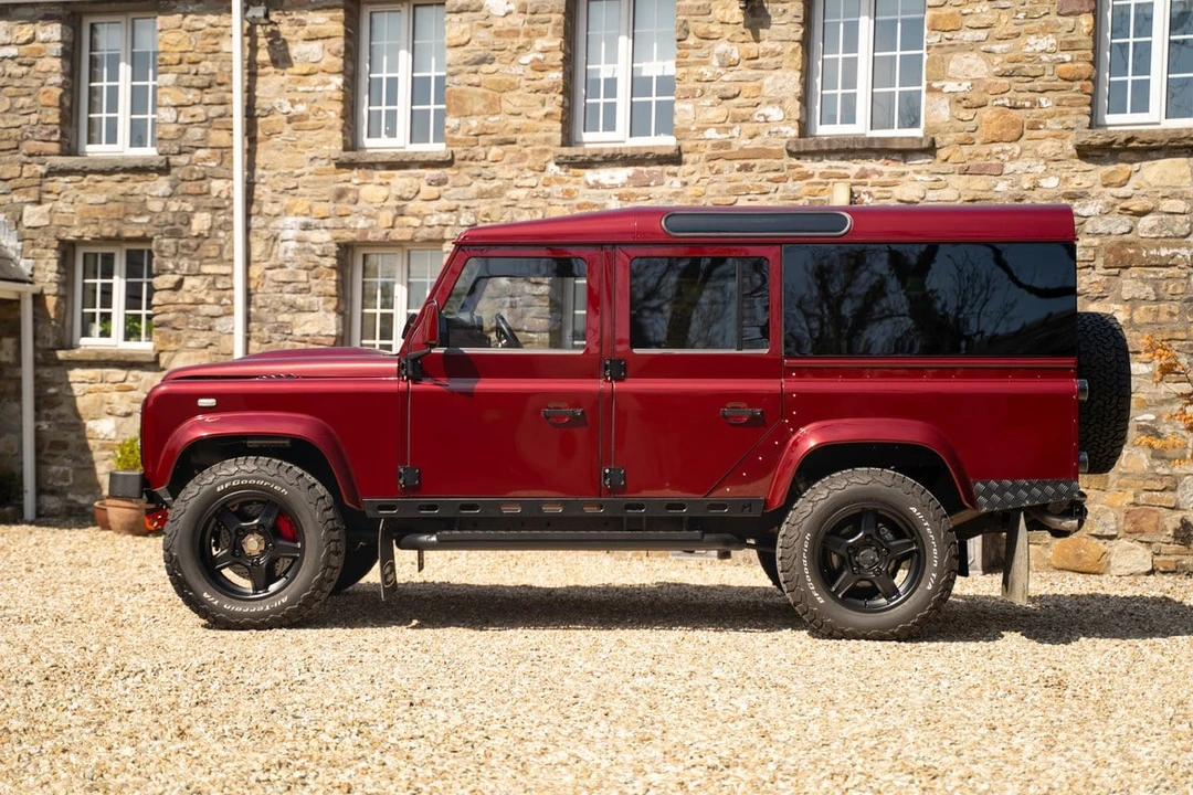 2011 Land Rover Defender - Image 8 of 30