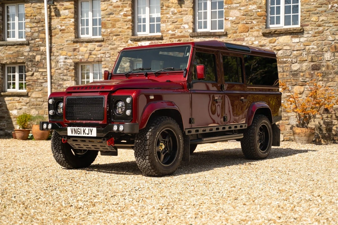 2011 Land Rover Defender - Image 9 of 30