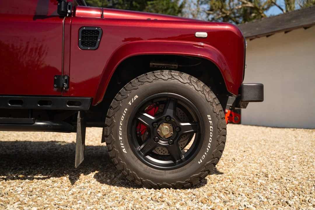 2011 Land Rover Defender - Image 14 of 30