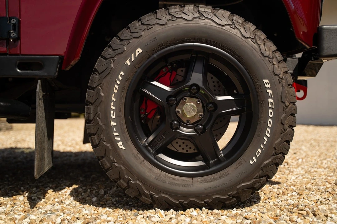 2011 Land Rover Defender - Image 10 of 30