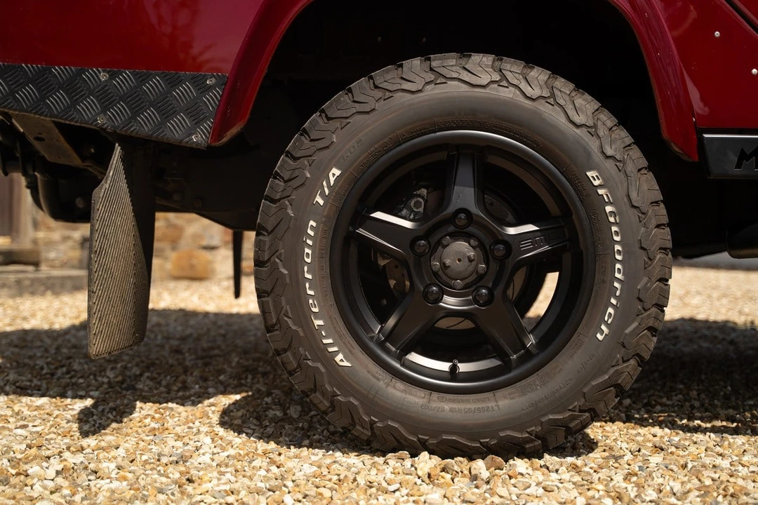 2011 Land Rover Defender - Image 13 of 30