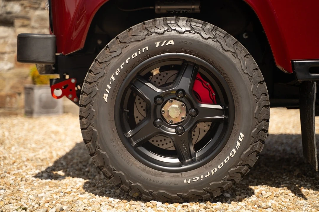 2011 Land Rover Defender - Image 11 of 30