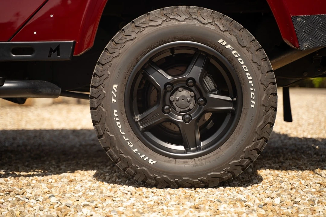 2011 Land Rover Defender - Image 12 of 30