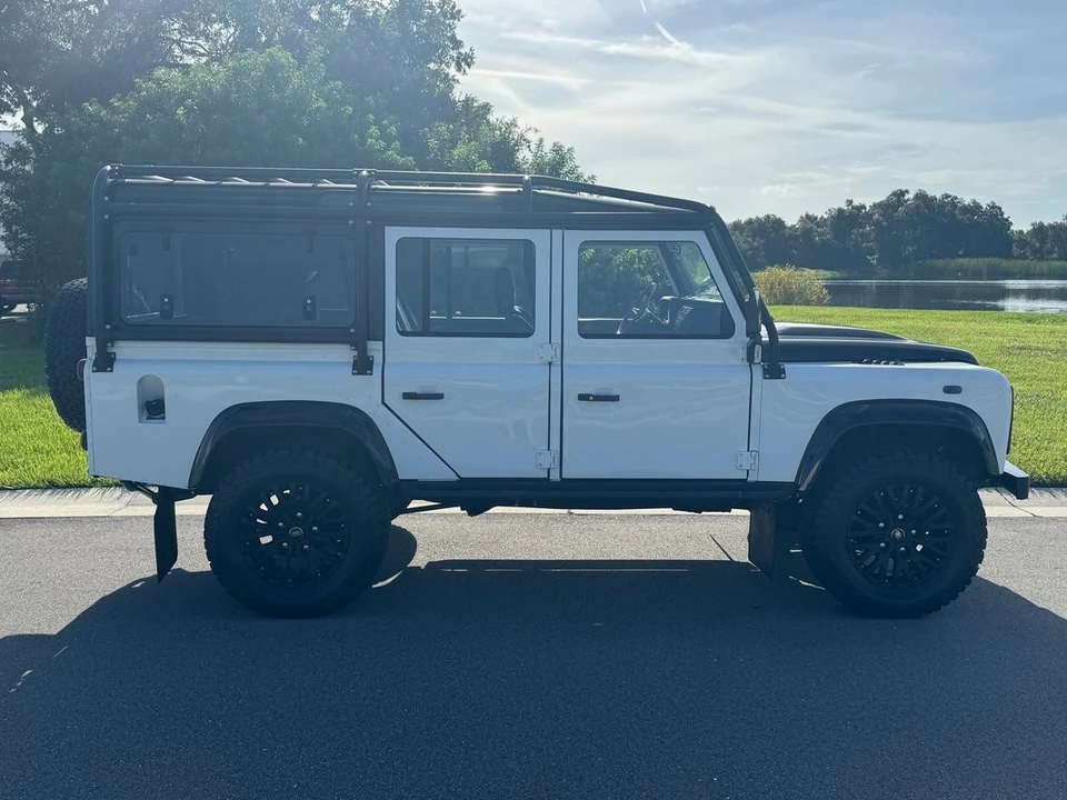 2011 Land Rover Defender - Image 6 of 11
