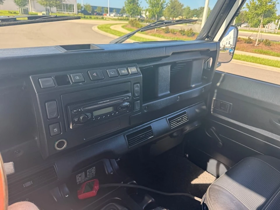 2011 Land Rover Defender - Image 11 of 11