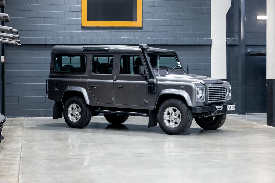2011 Land Rover Defender 110 - Image 9 of 31
