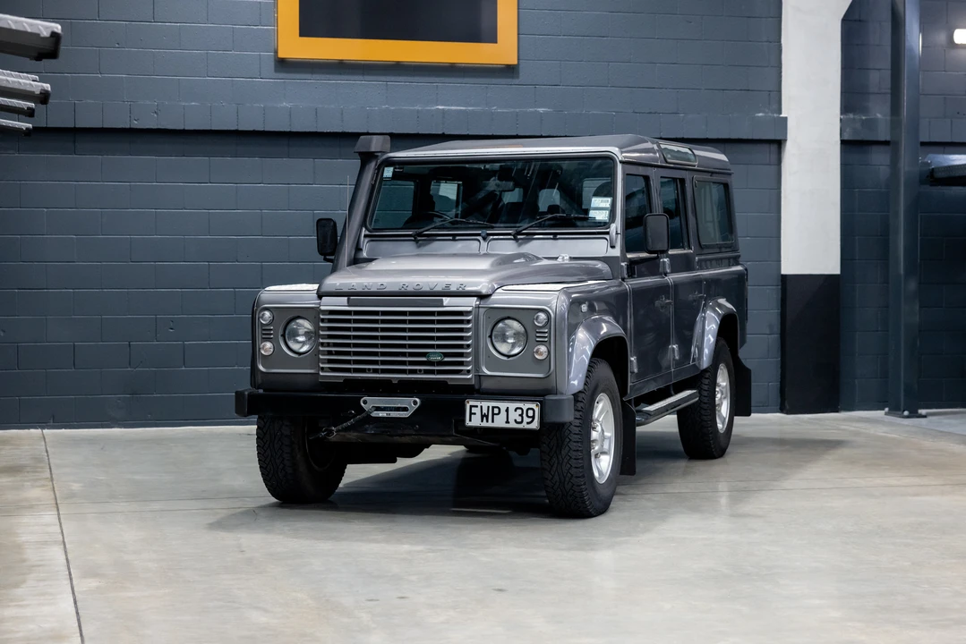2011 Land Rover Defender 110 - Image 14 of 31
