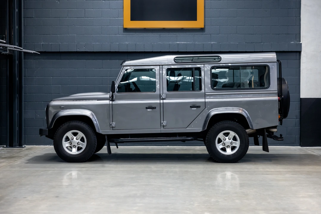 2011 Land Rover Defender 110 - Image 4 of 31