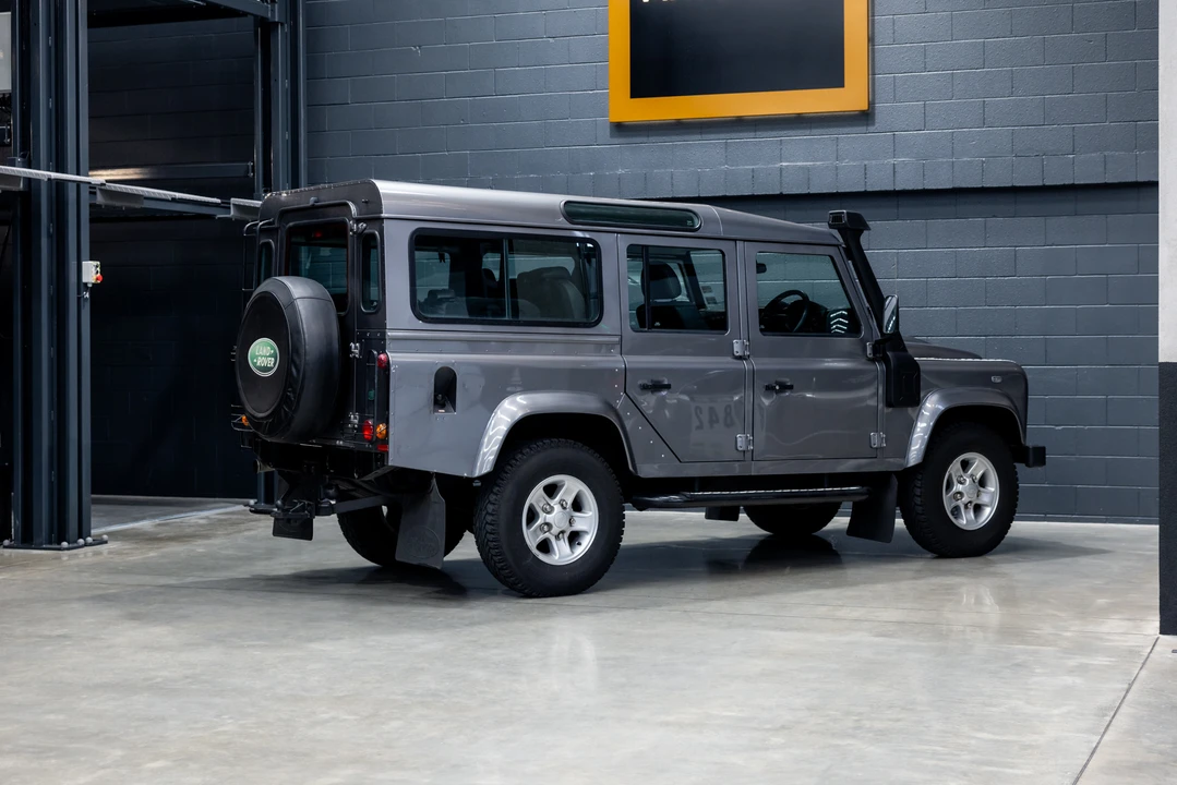 2011 Land Rover Defender 110 - Image 12 of 31
