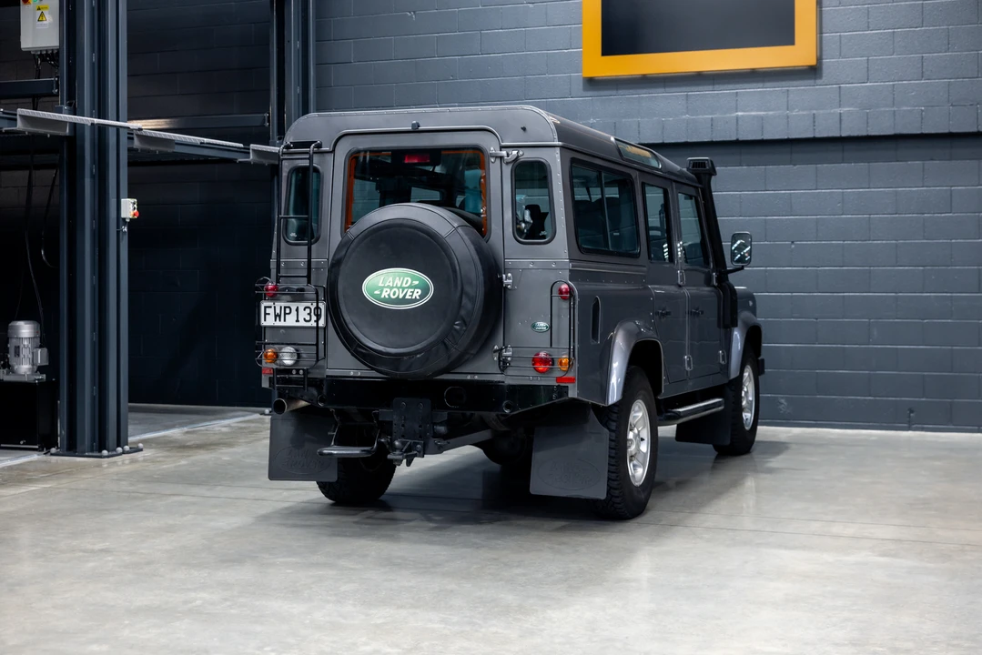 2011 Land Rover Defender 110 - Image 19 of 31