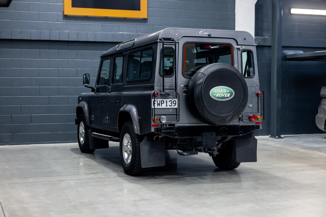 2011 Land Rover Defender 110 - Image 18 of 31