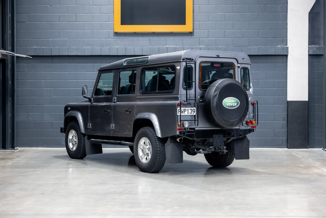 2011 Land Rover Defender 110 - Image 5 of 31