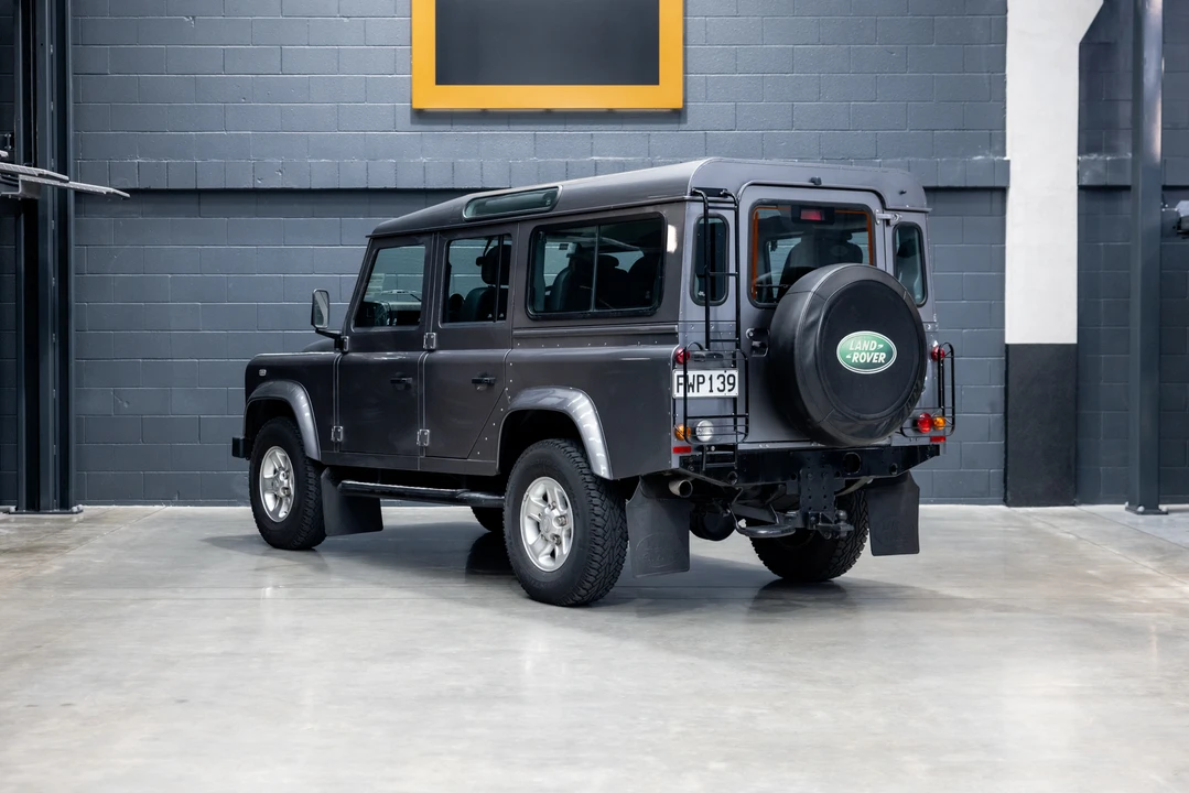 2011 Land Rover Defender 110 - Image 16 of 31