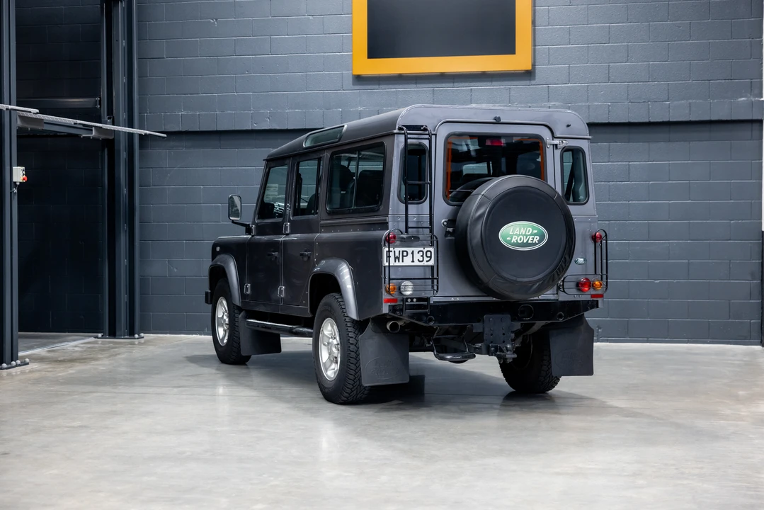 2011 Land Rover Defender 110 - Image 17 of 31