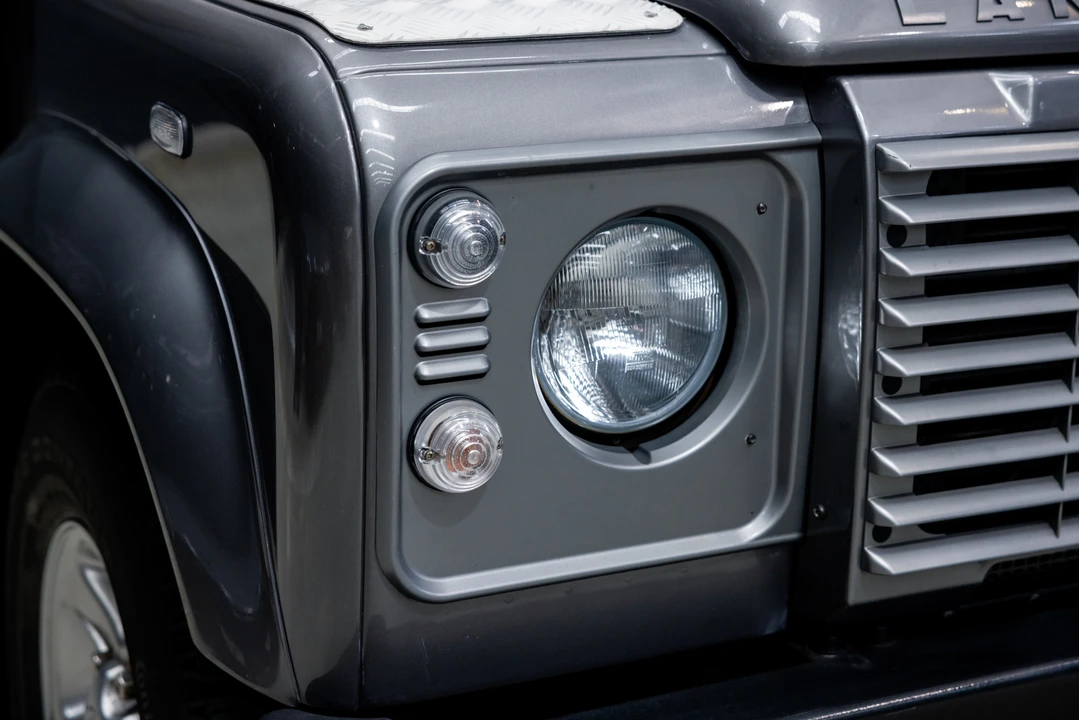 2011 Land Rover Defender 110 - Image 23 of 31