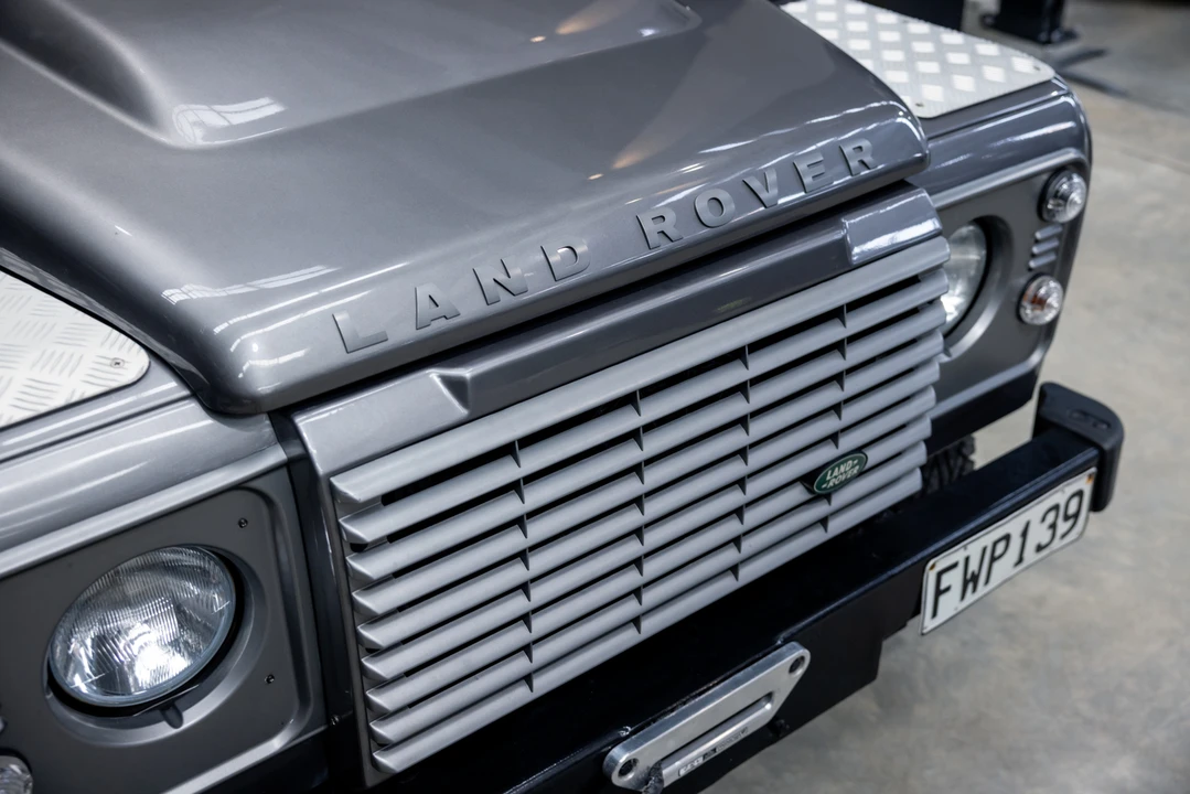 2011 Land Rover Defender 110 - Image 24 of 31