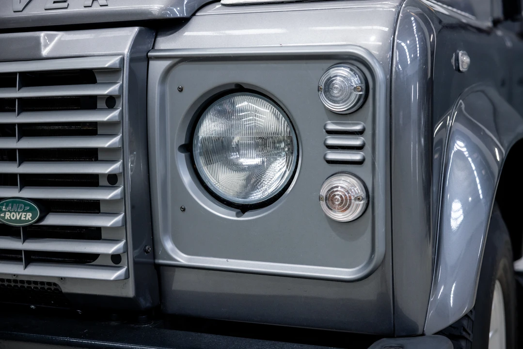 2011 Land Rover Defender 110 - Image 25 of 31