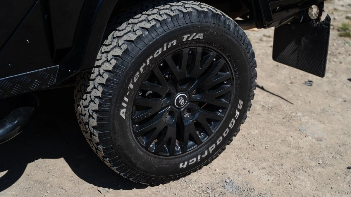2011 Land Rover Defender 110 - Image 16 of 30