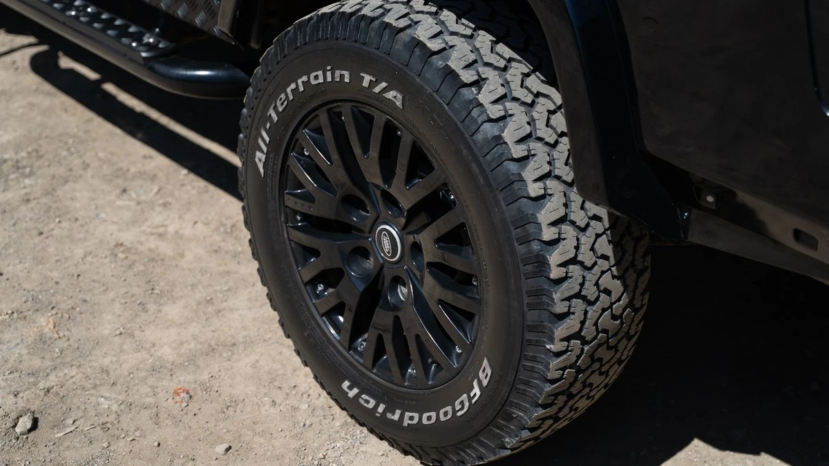 2011 Land Rover Defender 110 - Image 15 of 30