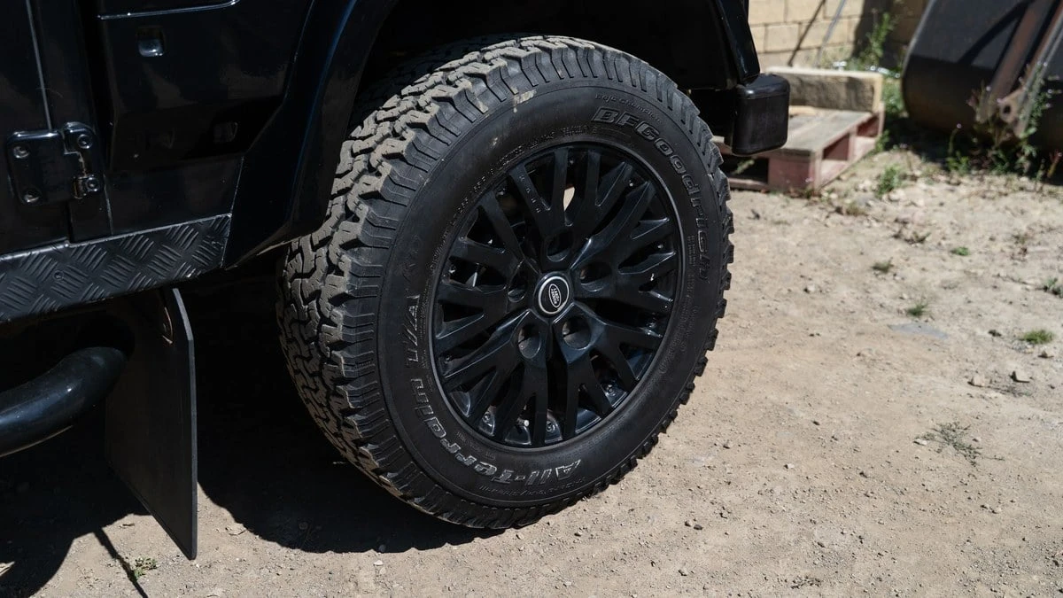 2011 Land Rover Defender 110 - Image 17 of 30