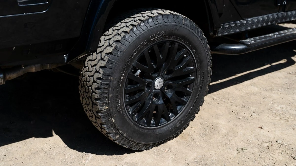 2011 Land Rover Defender 110 - Image 19 of 30