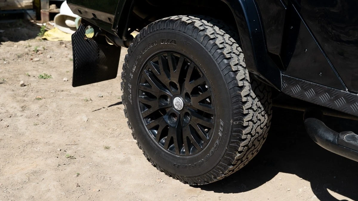 2011 Land Rover Defender 110 - Image 23 of 30