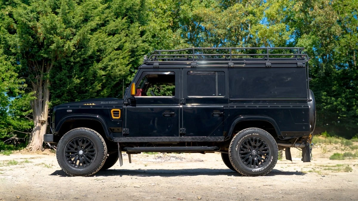 2011 Land Rover Defender 110 - Image 7 of 30