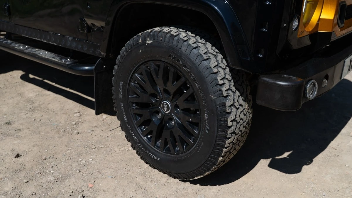 2011 Land Rover Defender 110 - Image 18 of 30