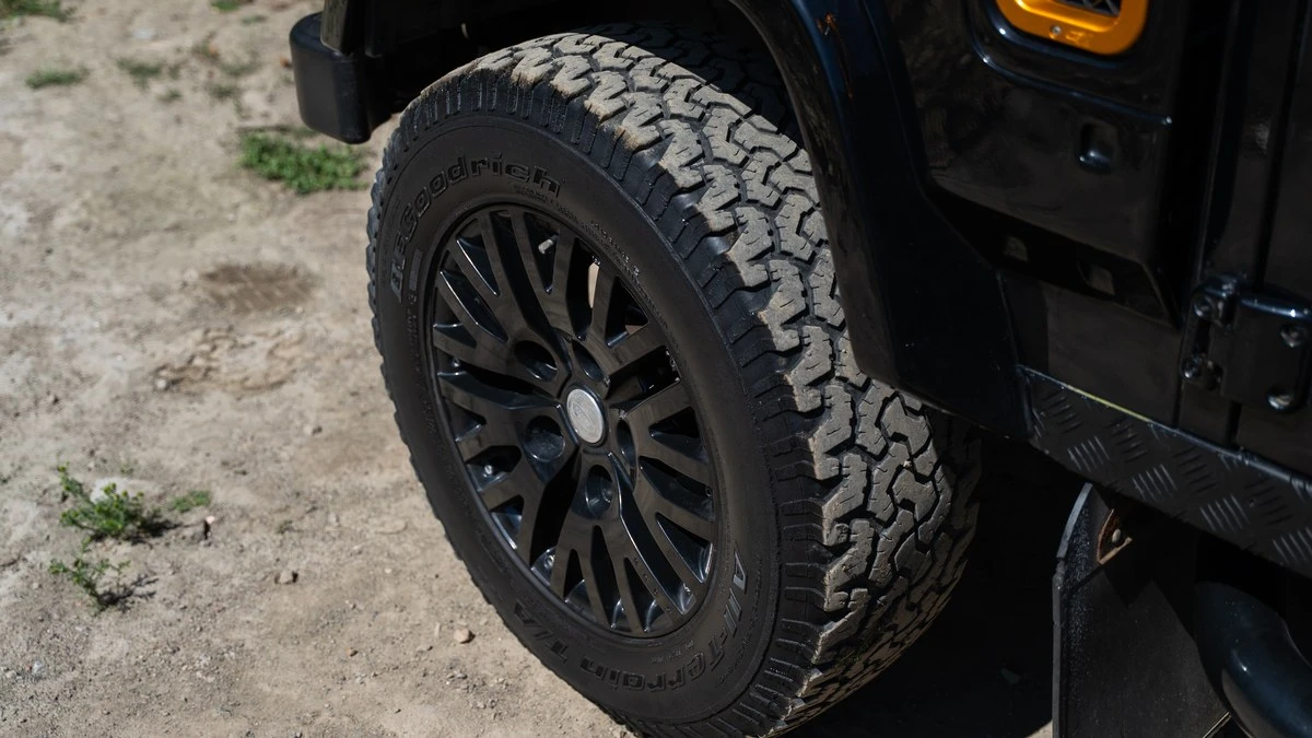 2011 Land Rover Defender 110 - Image 14 of 30