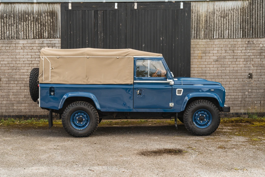 2011 Land Rover Defender 110 - Image 9 of 31