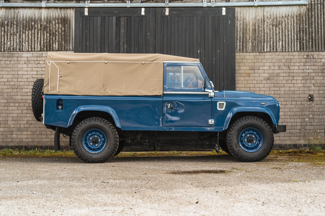 2011 Land Rover Defender 110 - Image 17 of 31