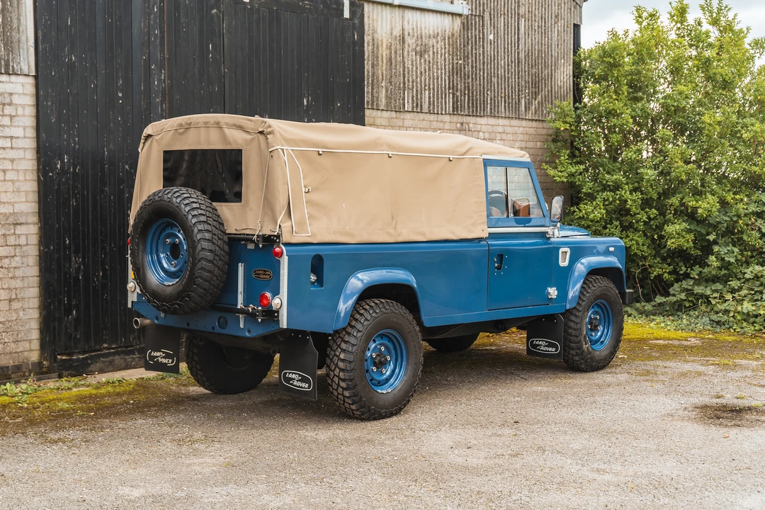 2011 Land Rover Defender 110 - Image 8 of 31