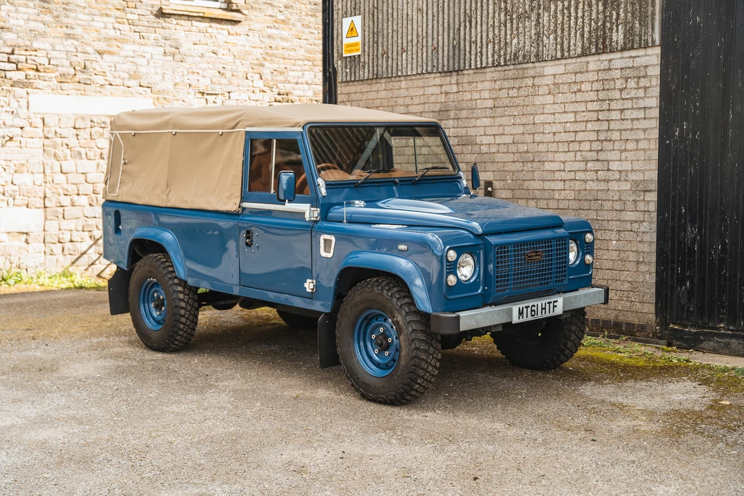 2011 Land Rover Defender 110 - Image 18 of 31