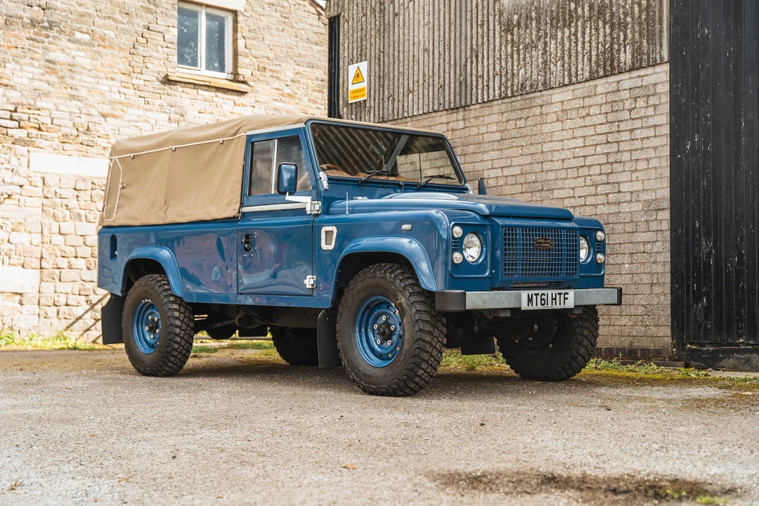 2011 Land Rover Defender 110 - Image 10 of 31