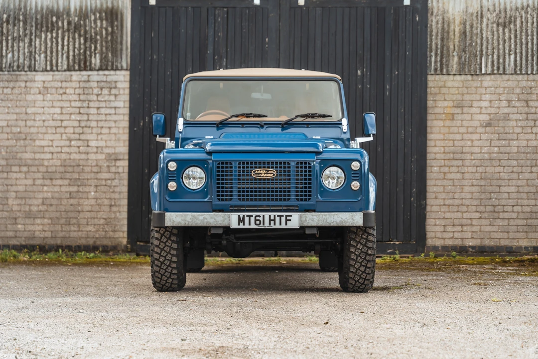 2011 Land Rover Defender 110 - Image 11 of 31