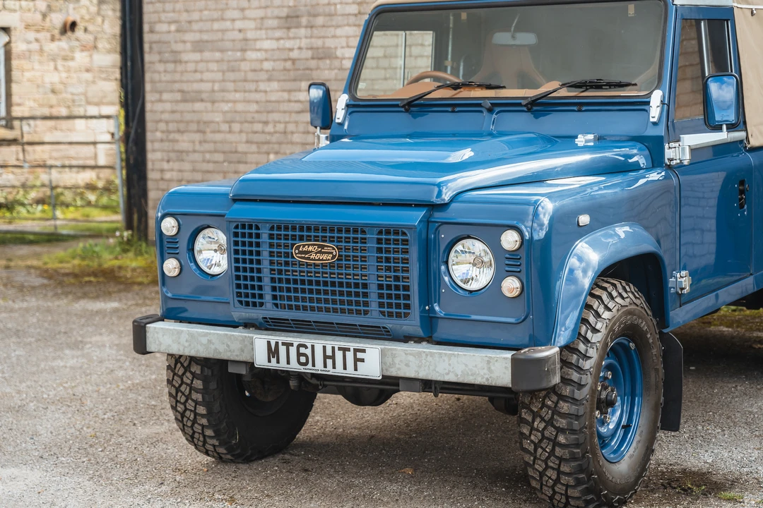 2011 Land Rover Defender 110 - Image 23 of 31